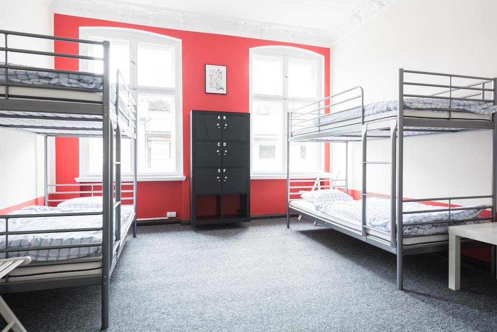 Hostel Awangarda Познань Номер фото