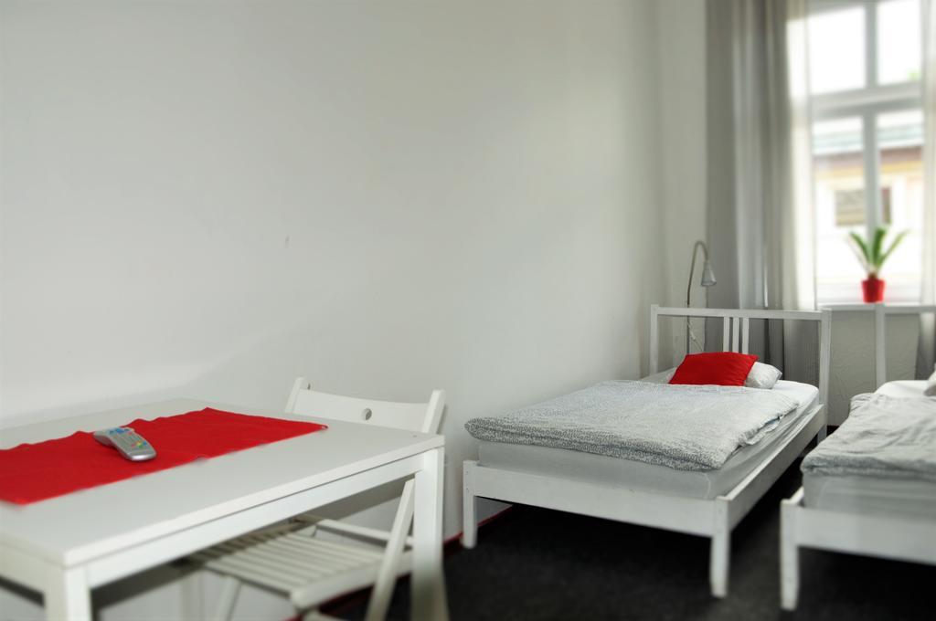 Hostel Awangarda Познань Экстерьер фото