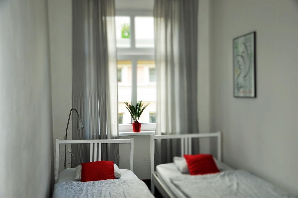 Hostel Awangarda Познань Экстерьер фото