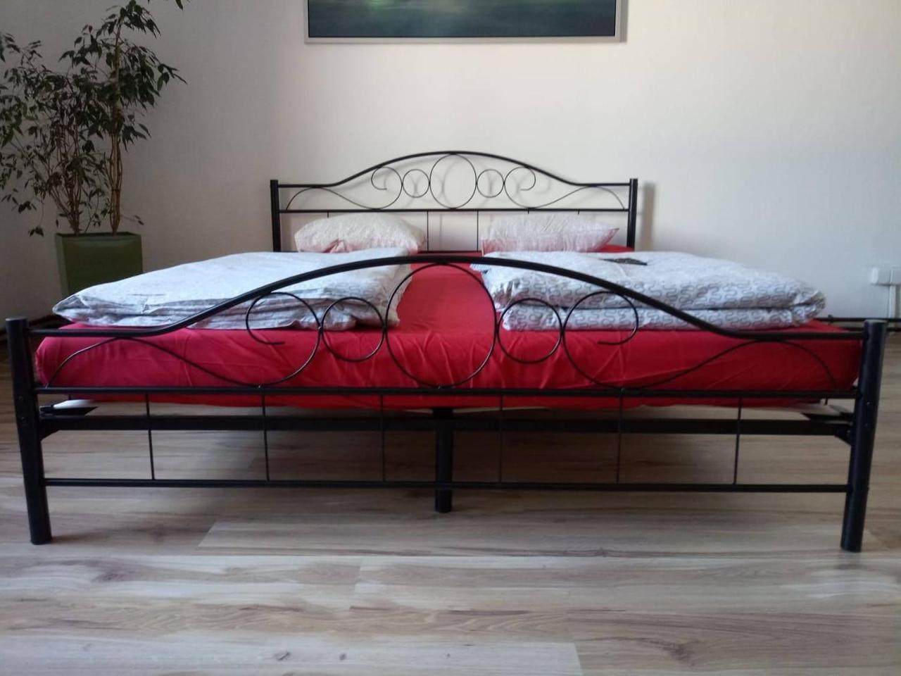 Hostel Awangarda Познань Экстерьер фото